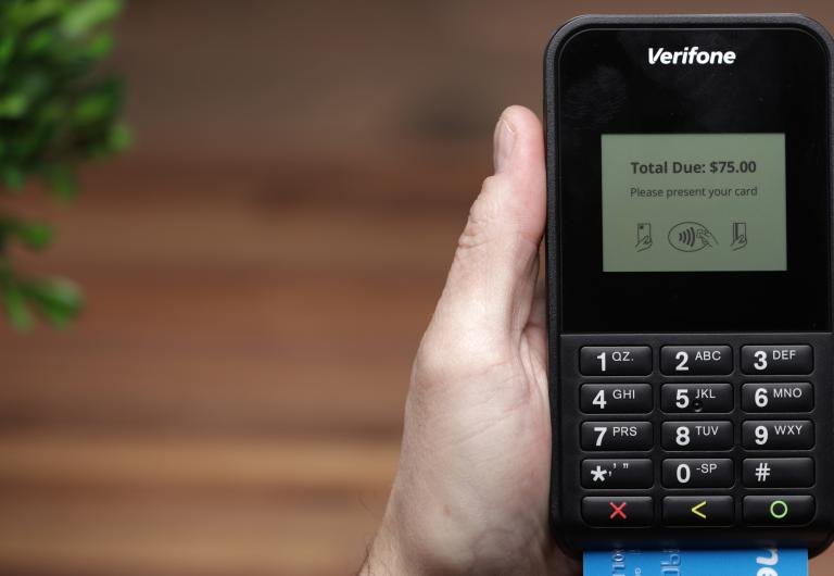 Verifone permite que varejistas aceitem criptomoedas, procura por pagamentos criptografados “explodiu”