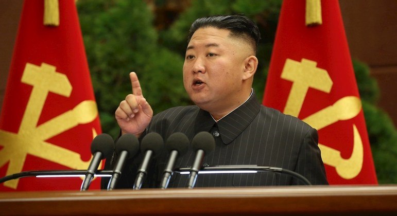 Kim Jong diz estar pronto para usar forças nucleares se for confrontado