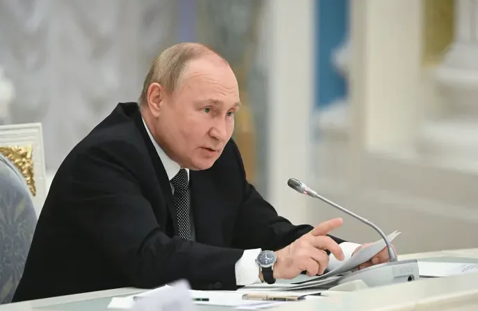 Putin: Se o Ocidente quer nos vencer no campo de batalha, deixe-os tentar